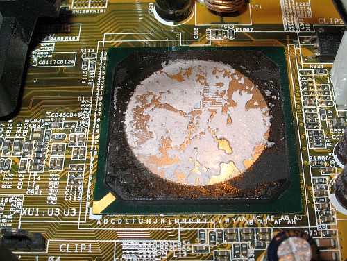 uncovered-north-bridge-with-old-thermal-grease